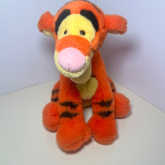 Vintage Disney Store Tigger Plush From Winnie The Pooh Soft 12" - Picture 1 of 5